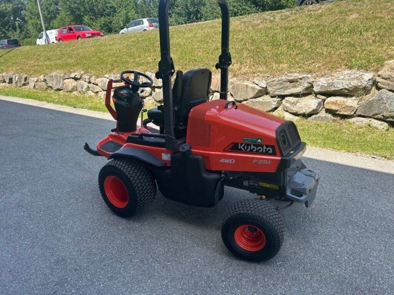 Kubota F 251 HST-4WD mit Frontschlegelmulcher 140 cm