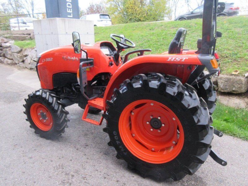 Kubota L1-382 HST-4WD