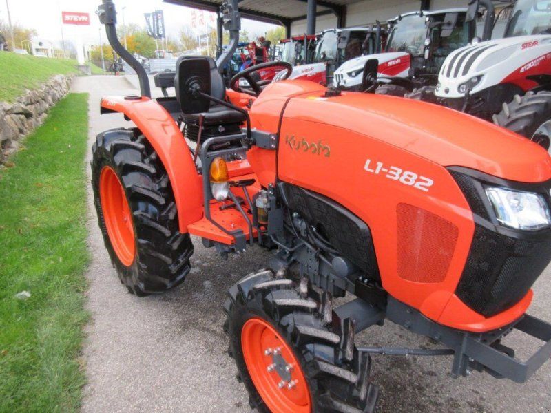 Kubota L1-382 HST-4WD