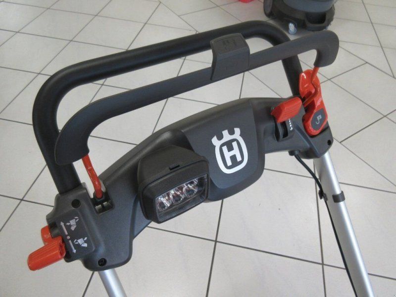 Husqvarna Akku Schneefräse ST 253i