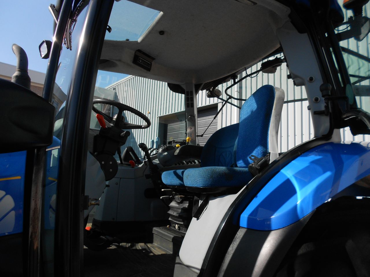 New holland t 6010