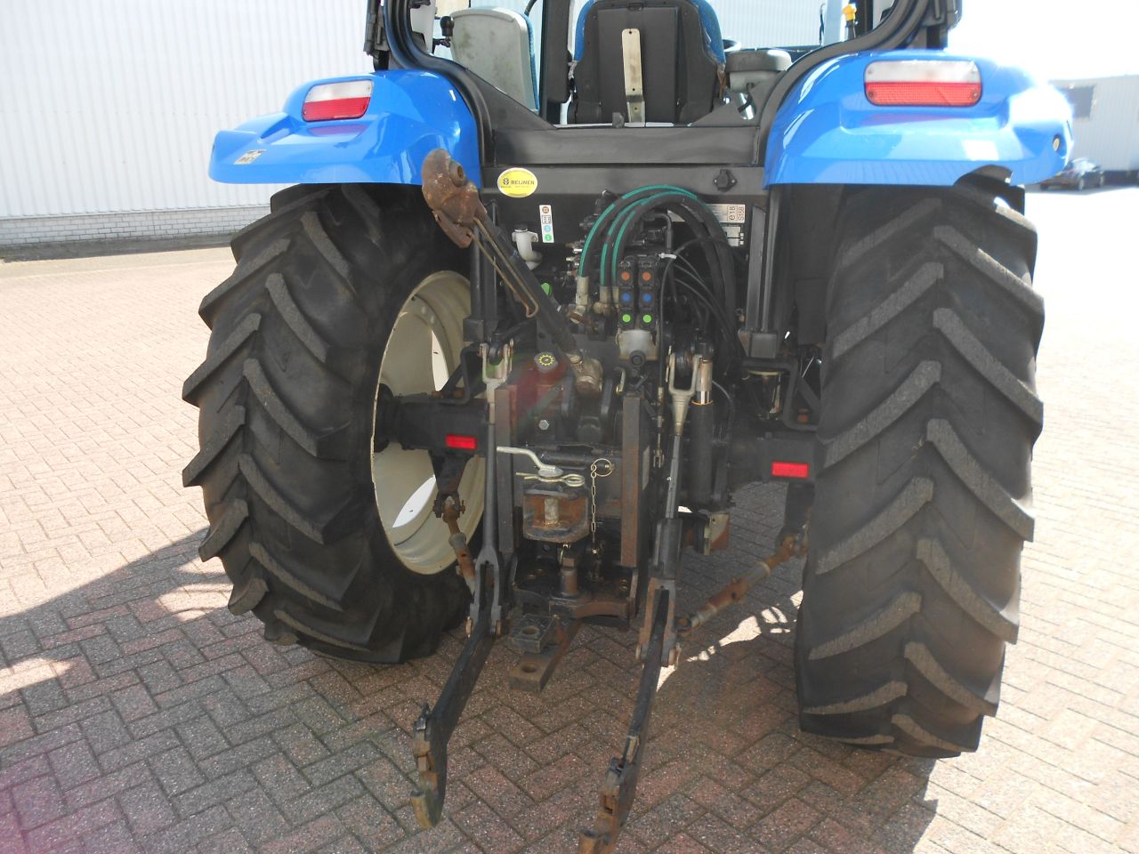 New holland t 6010