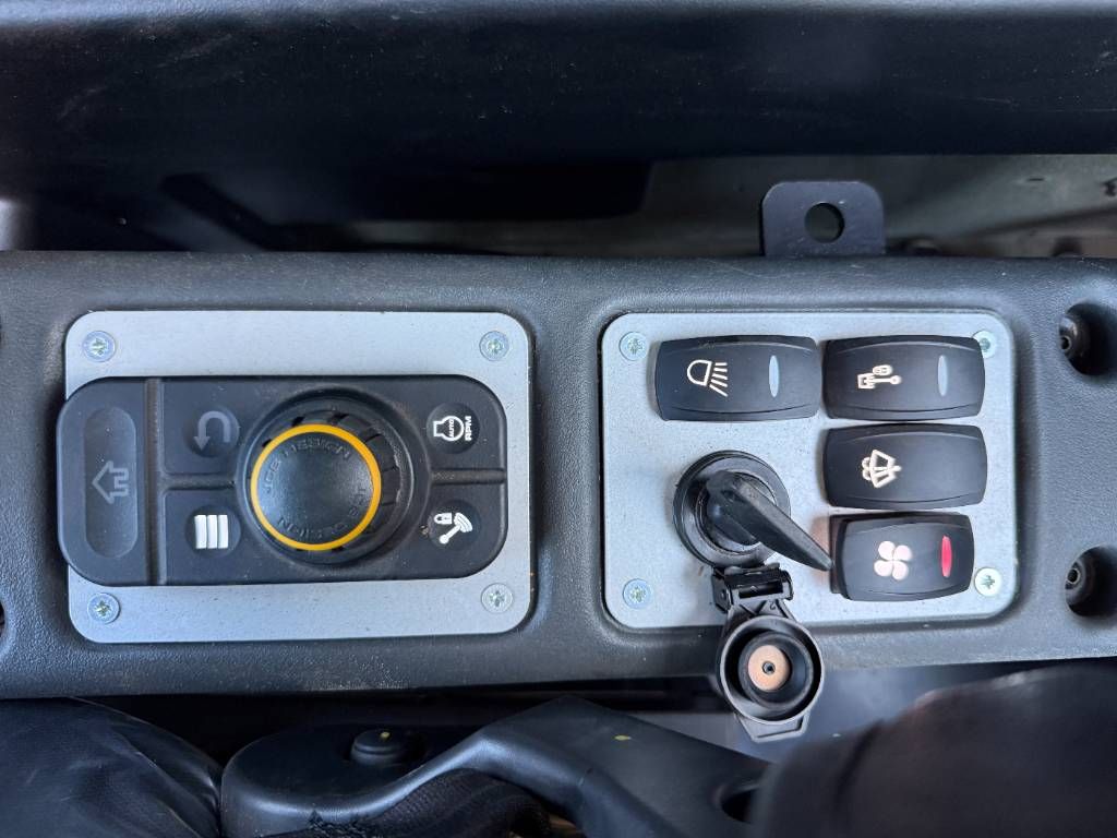 JCB 205 *2026 Model* - New / Unused / Hammer Lines