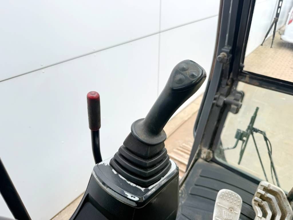 JCB JS220LC - Hammer Lines / Quick Coupler / Camera