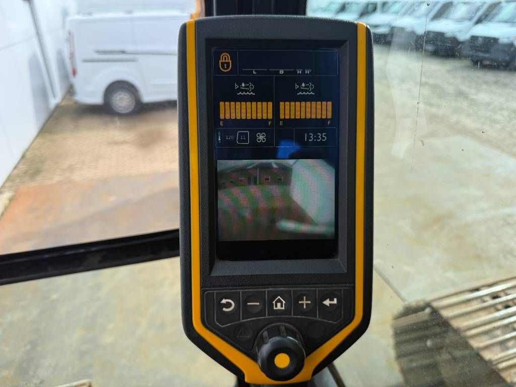 JCB JS220LC - Hammer Lines / Quick Coupler / Camera