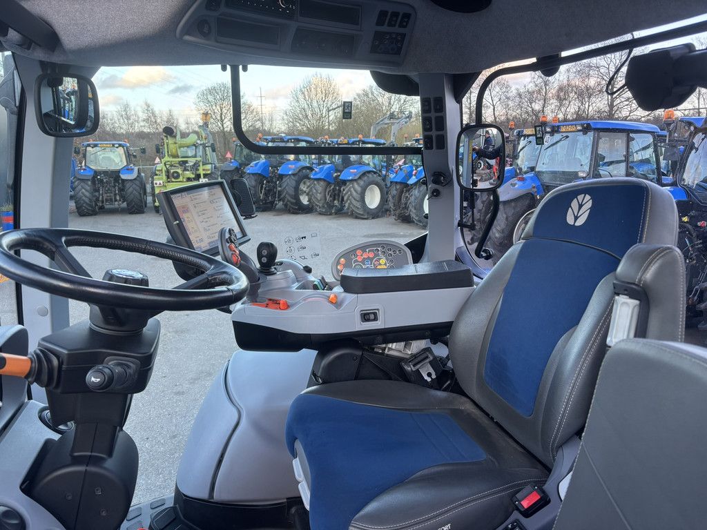 NEW HOLLAND T7.270 AC Stage V