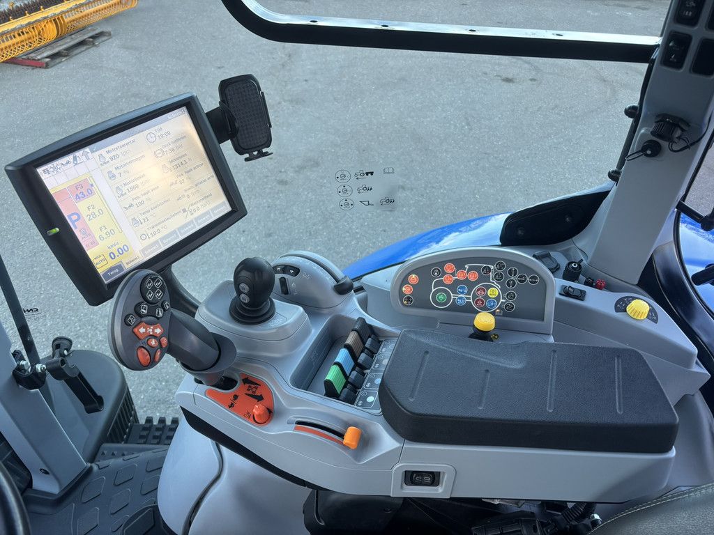 NEW HOLLAND T7.270 AC Stage V