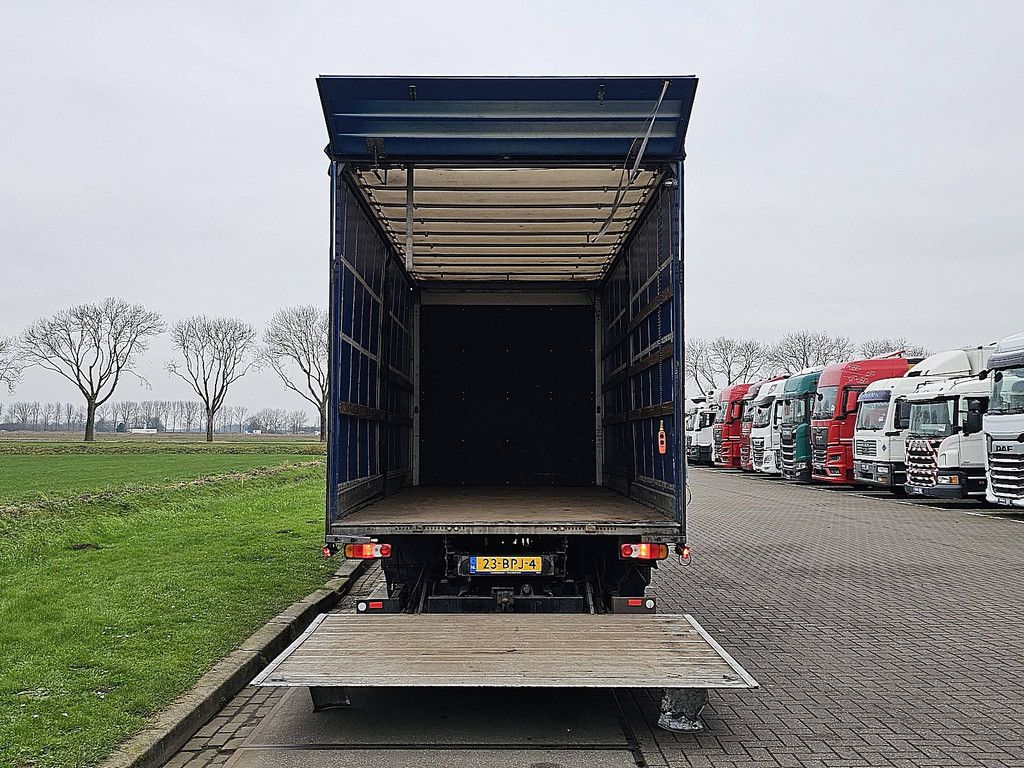 RENAULT D 180 7.49t manual airco