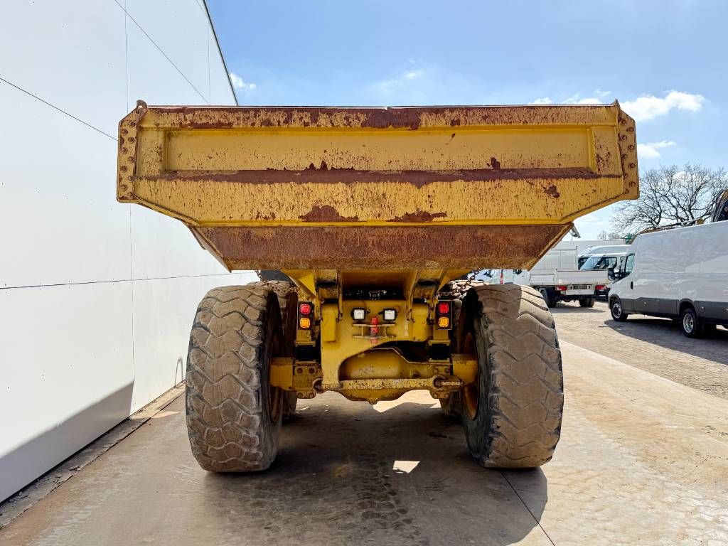 CAT 725 - Top Condition / Airco / Backup Camera