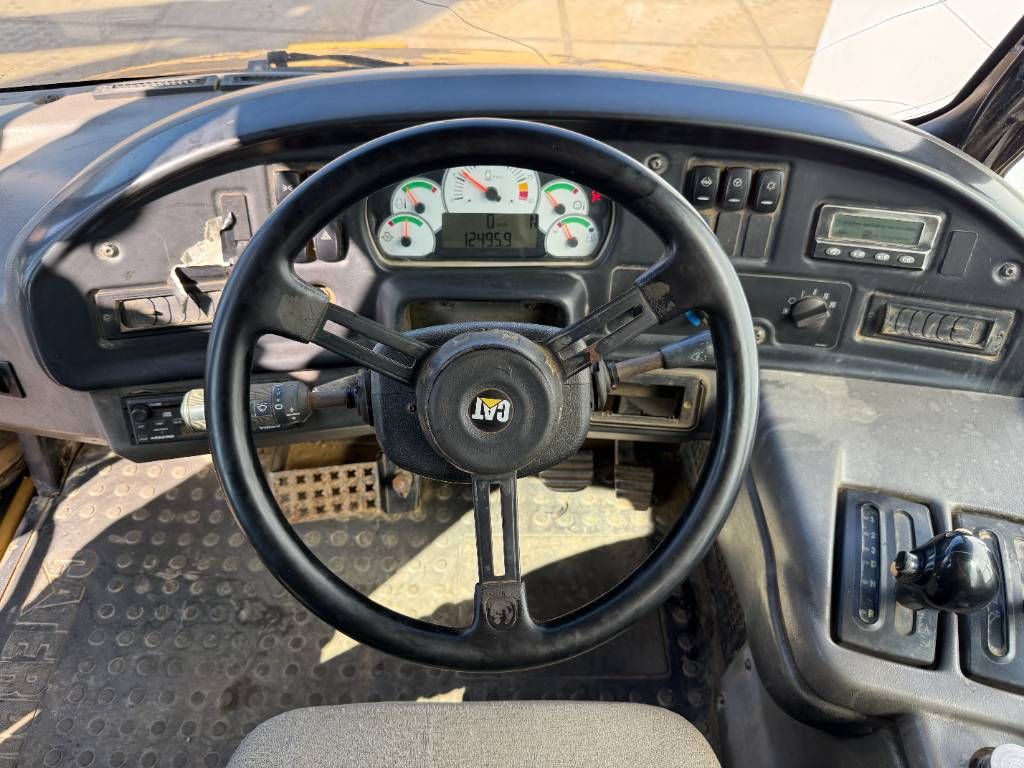 CAT 725 - Top Condition / Airco / Backup Camera