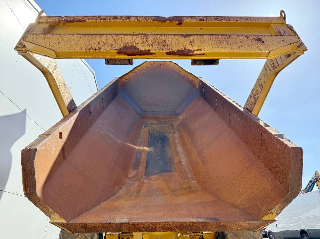 CAT 725 - Top Condition / Airco / Backup Camera