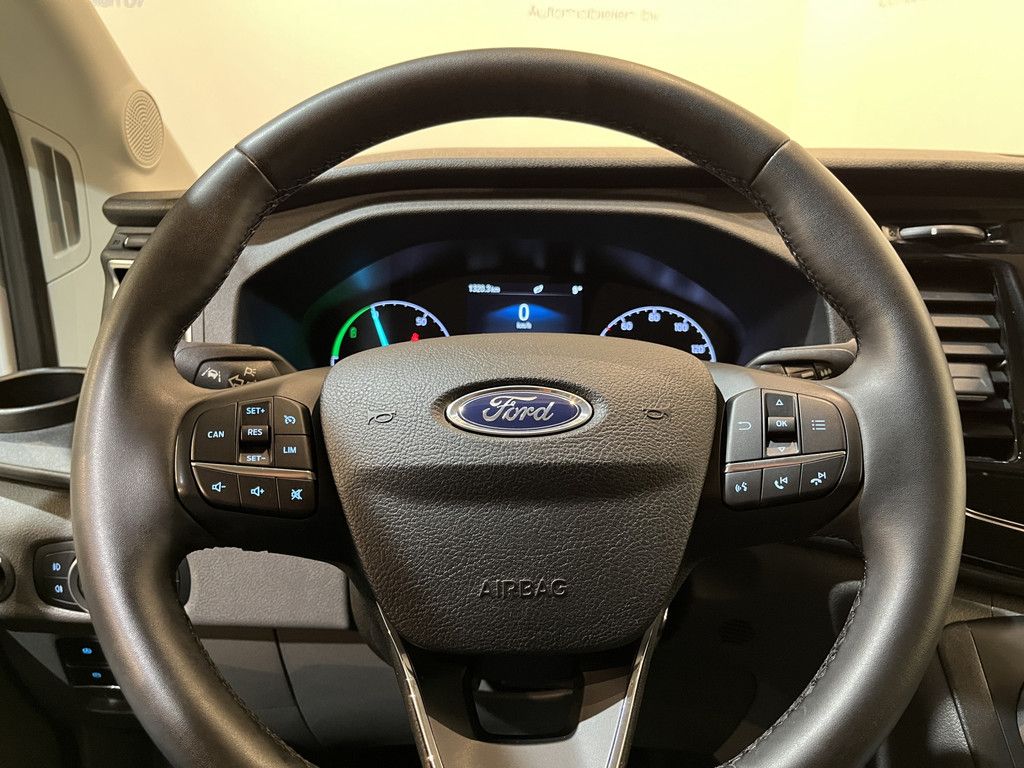 Ford E-Transit 390 (3500 kg) L2H2 Trend 68 kWh / 100% Elektrisch !! / Airco / Cruise Control / CarPlay / Camera / Navigatie / 3-Zits / 1.300 KM !!