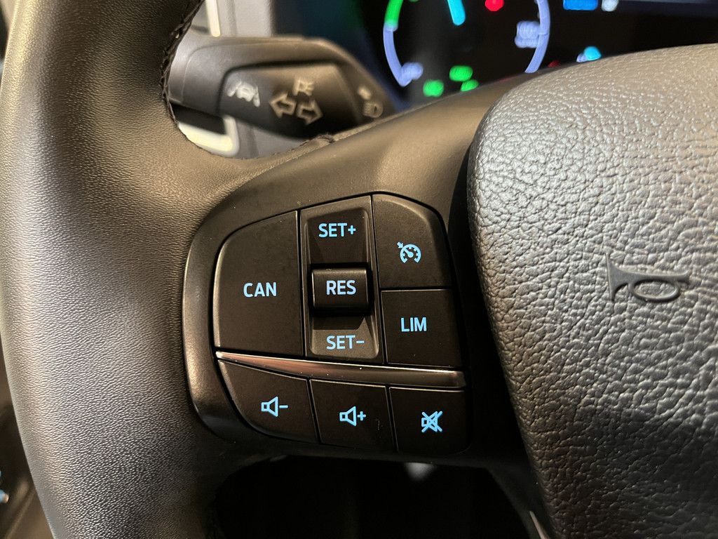 Ford E-Transit 390 (3500 kg) L2H2 Trend 68 kWh / 100% Elektrisch !! / Airco / Cruise Control / CarPlay / Camera / Navigatie / 3-Zits / 1.300 KM !!