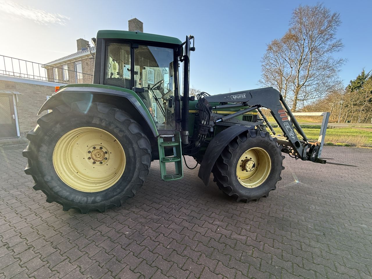 John Deere 6810 met voorlader