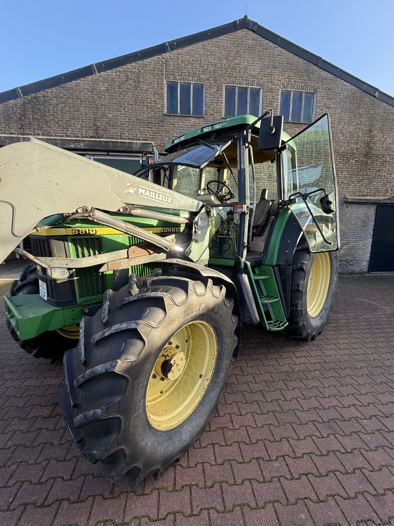 John Deere 6810 met voorlader