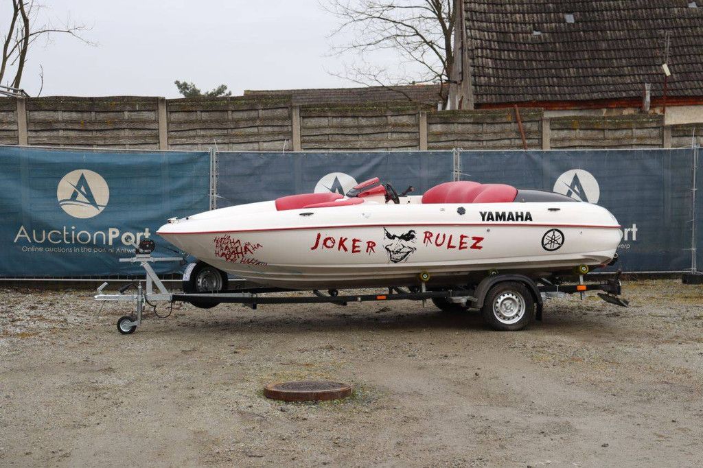 Yamaha EXT1200W Benzin-Schnellboot, 110 PS, mit Trailer