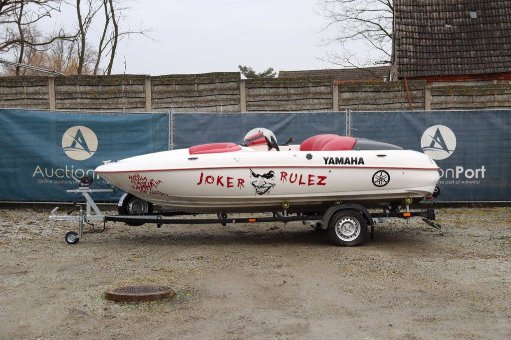 Yamaha EXT1200W Benzin-Schnellboot, 110 PS, mit Trailer