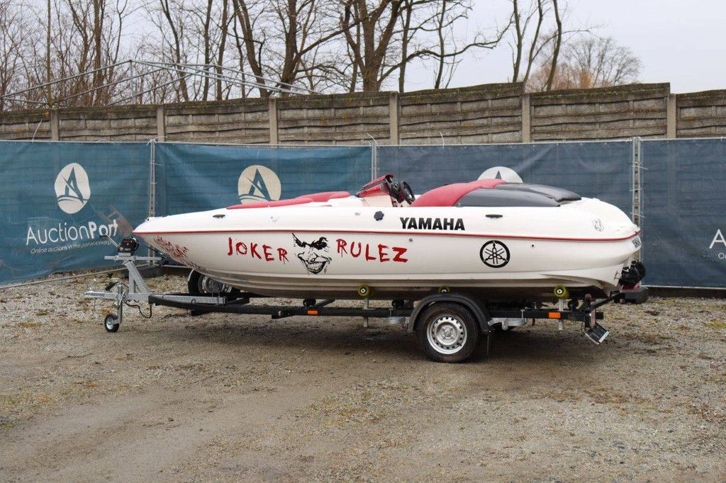 Yamaha EXT1200W Benzin-Schnellboot, 110 PS, mit Trailer