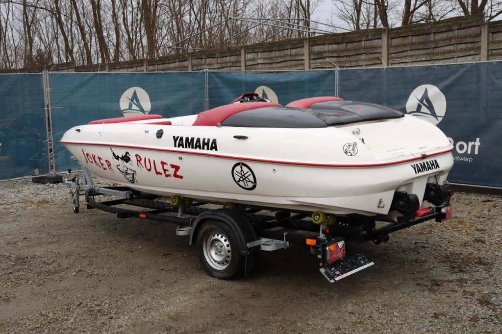 Yamaha EXT1200W Benzin-Schnellboot, 110 PS, mit Trailer