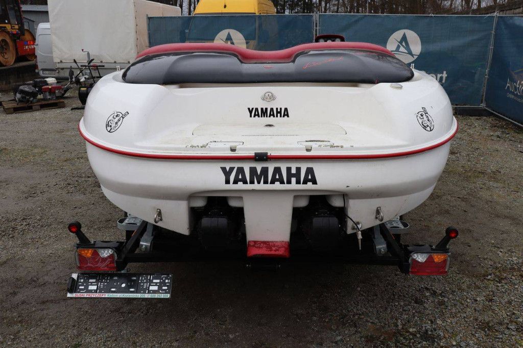 Yamaha EXT1200W Benzin-Schnellboot, 110 PS, mit Trailer