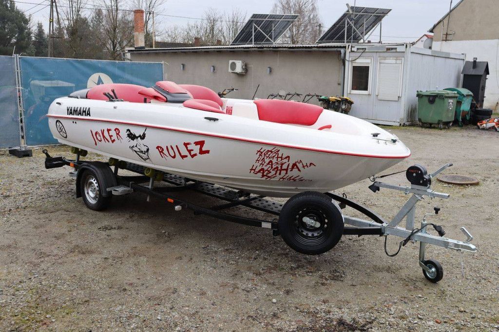 Yamaha EXT1200W Benzin-Schnellboot, 110 PS, mit Trailer