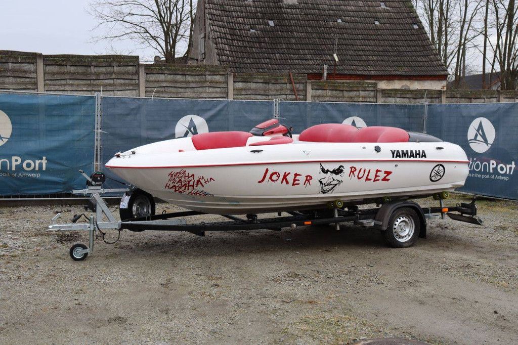 Yamaha EXT1200W Benzin-Schnellboot, 110 PS, mit Trailer