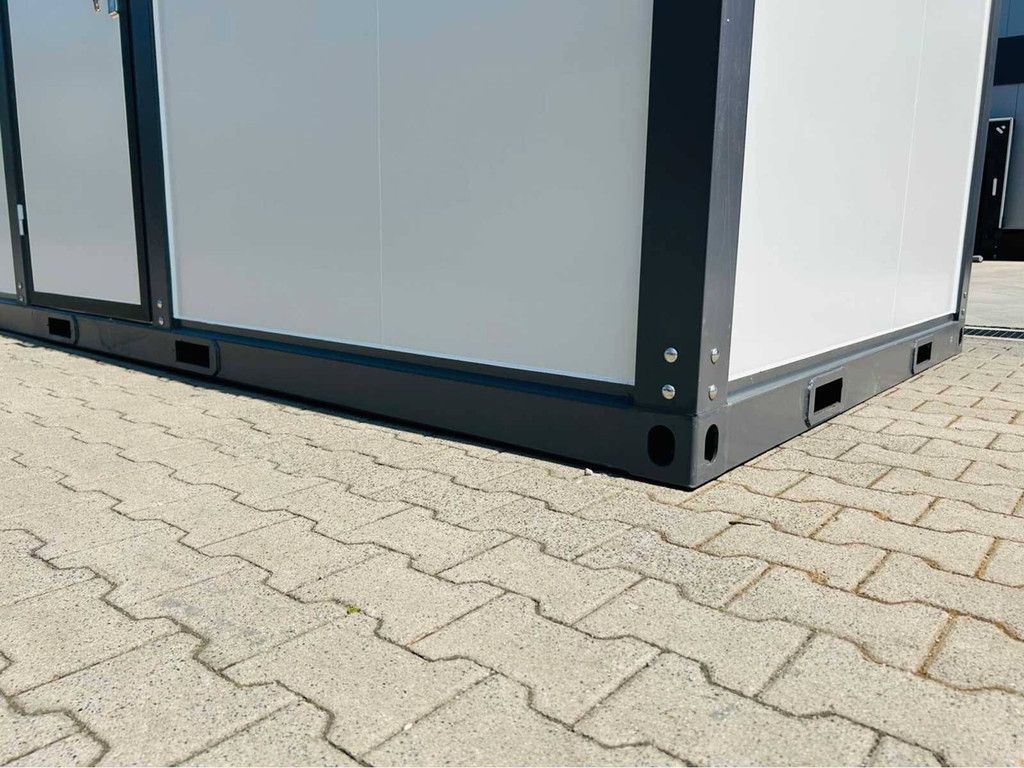 Mobile living unit with bathroom 2025