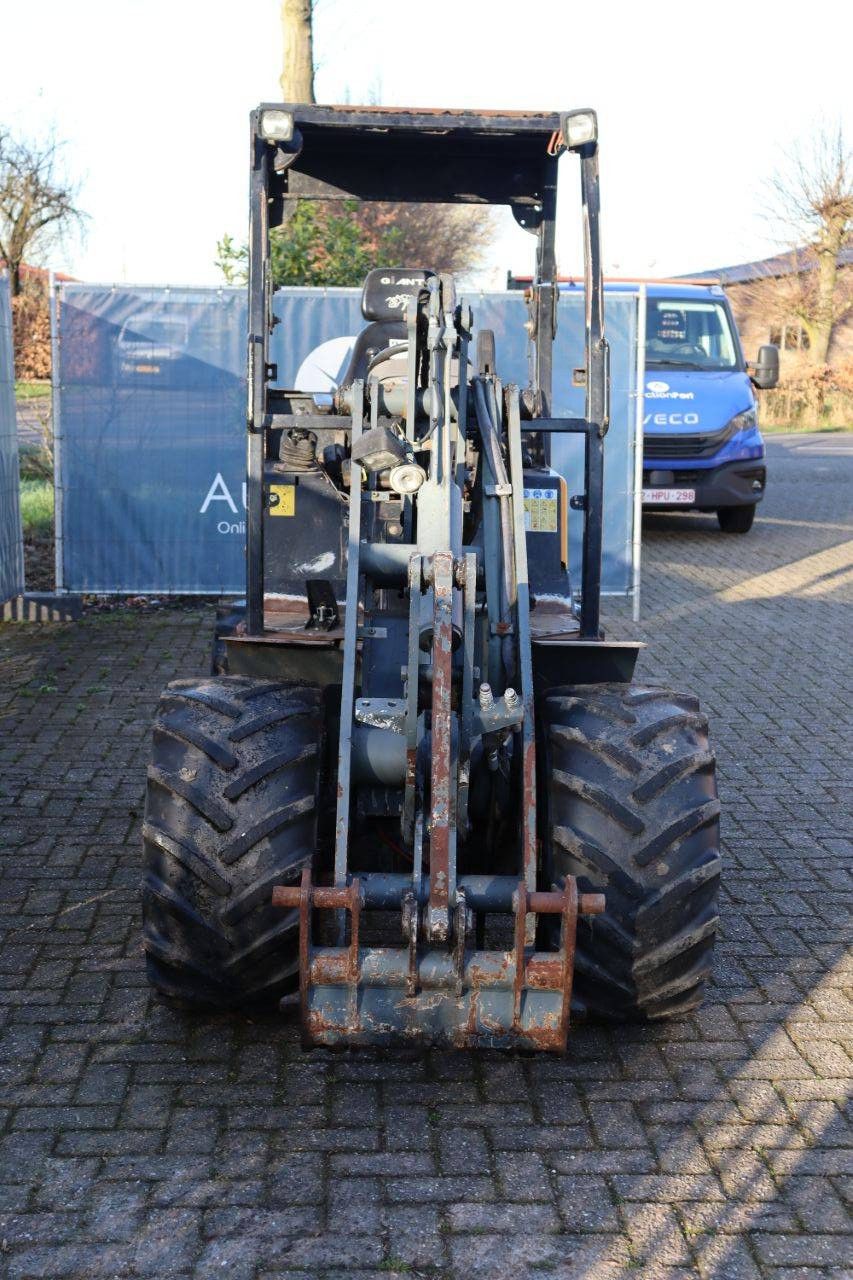 Wiellader Giant V452T Diesel 33kW 2011 (Marge)