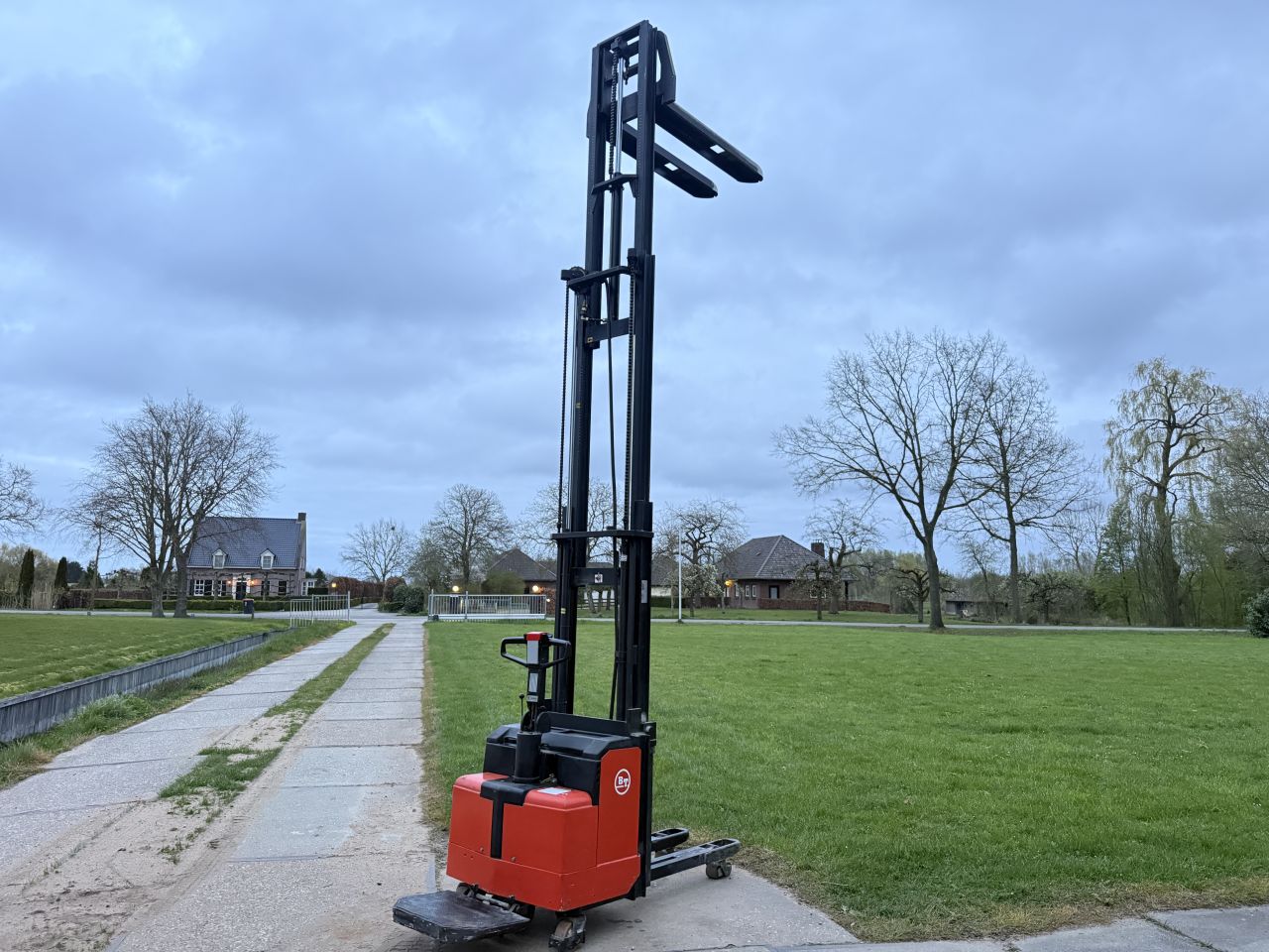 BT Stapelaar triplo mast 450cm + initiële heffing