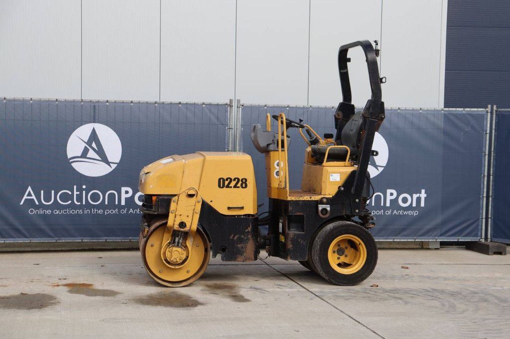 Roller Caterpillar CB-225E Diesel 23kW 2004