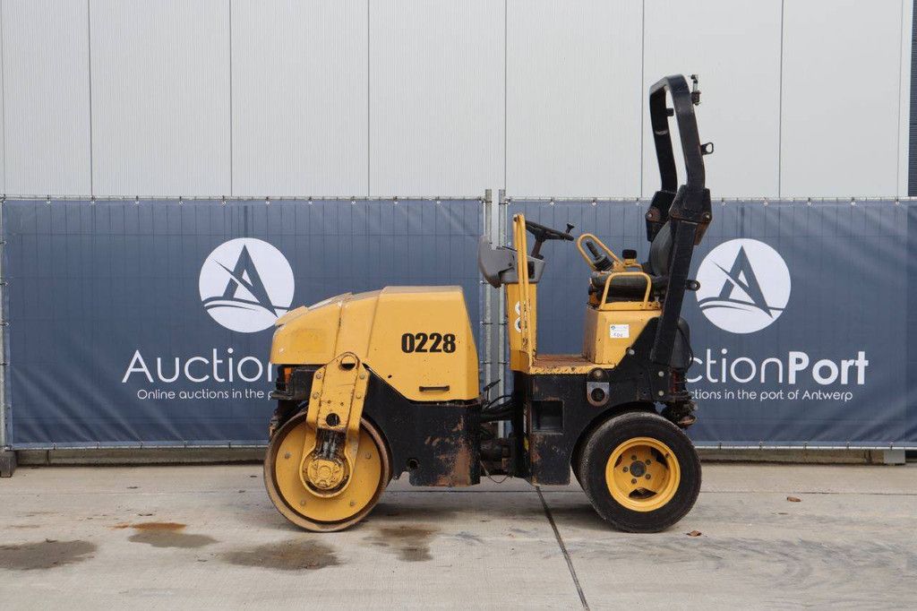 Roller Caterpillar CB-225E Diesel 23kW 2004