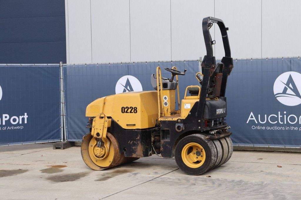 Roller Caterpillar CB-225E Diesel 23kW 2004