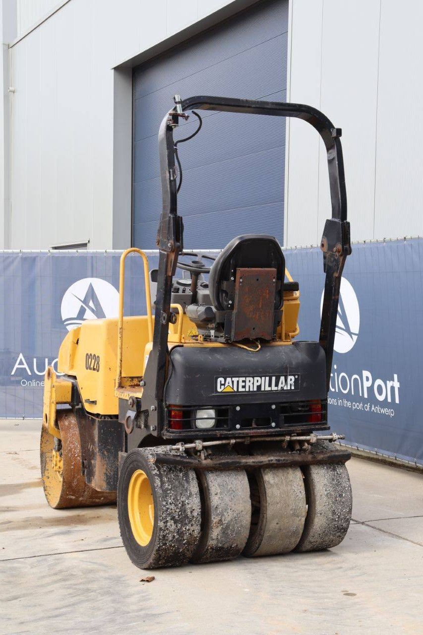 Roller Caterpillar CB-225E Diesel 23kW 2004