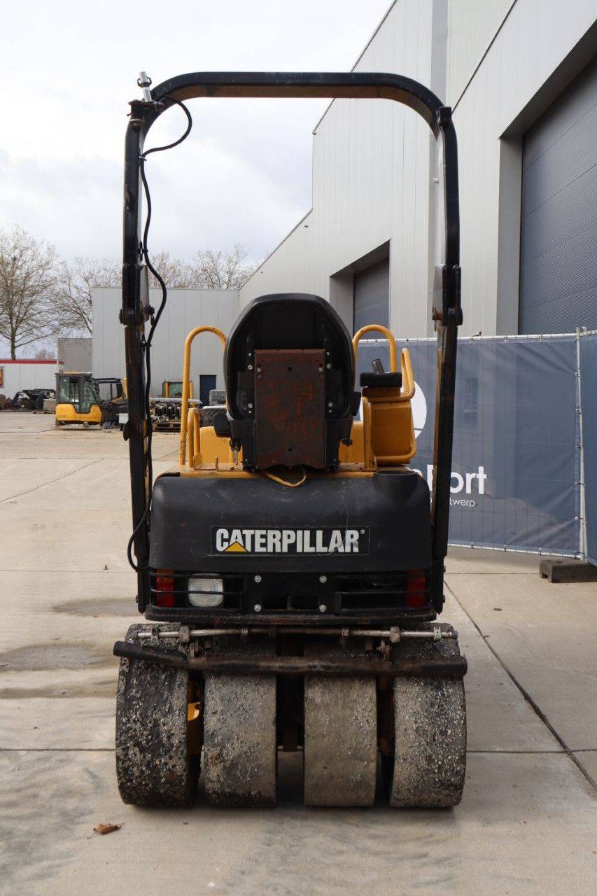 Roller Caterpillar CB-225E Diesel 23kW 2004