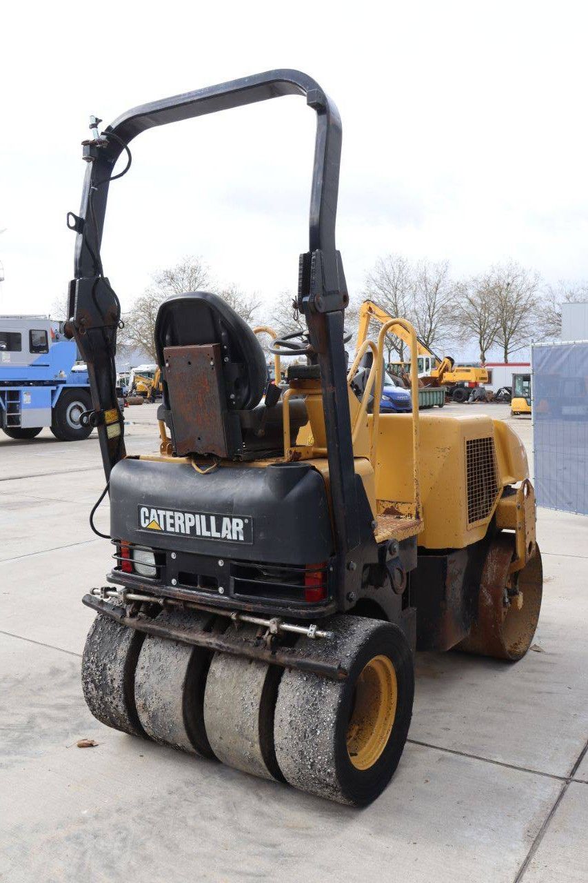 Roller Caterpillar CB-225E Diesel 23kW 2004