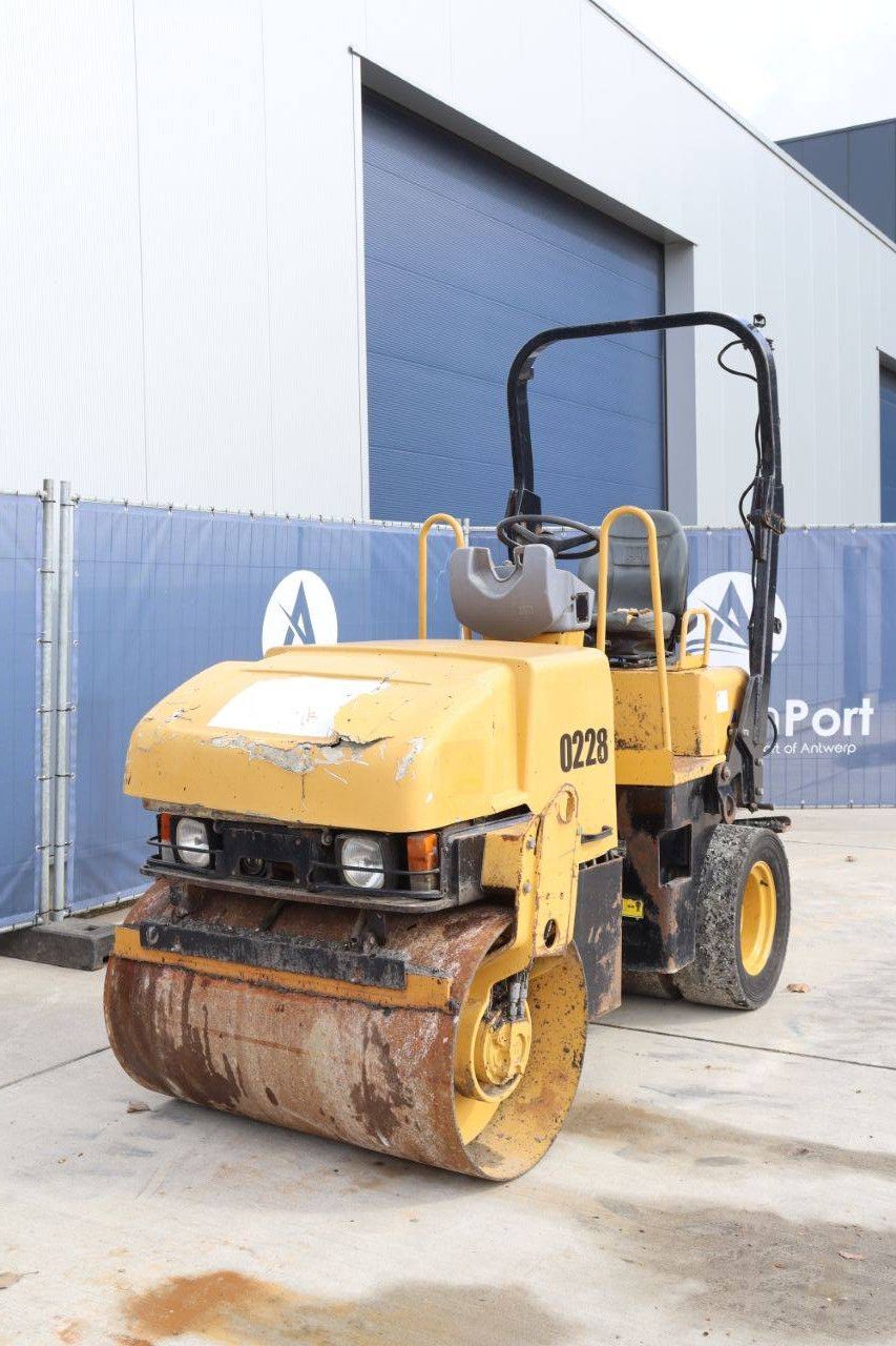 Roller Caterpillar CB-225E Diesel 23kW 2004