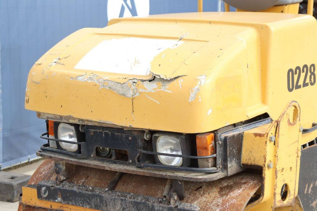 Roller Caterpillar CB-225E Diesel 23kW 2004