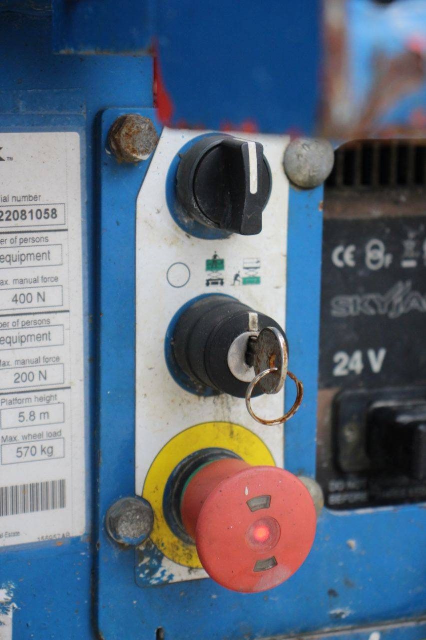 SkyJack SJ3219 Electric Scissor Lift 7.8m 2015