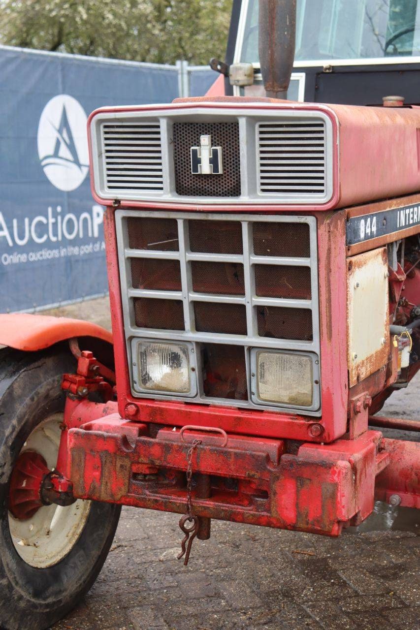 Traktor International Harvester Co 844 Diesel 74 PS