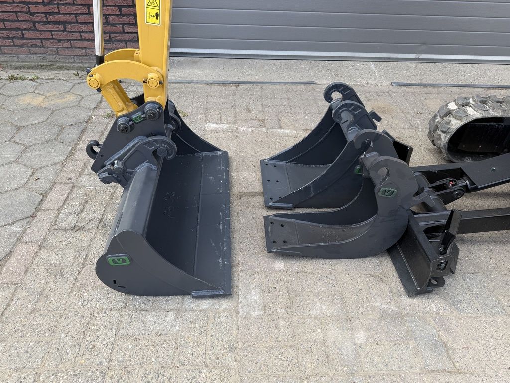 Caterpillar 301.6 minigraver 1925 kg NIEUW sloop / sorteer functie €480 LEASE