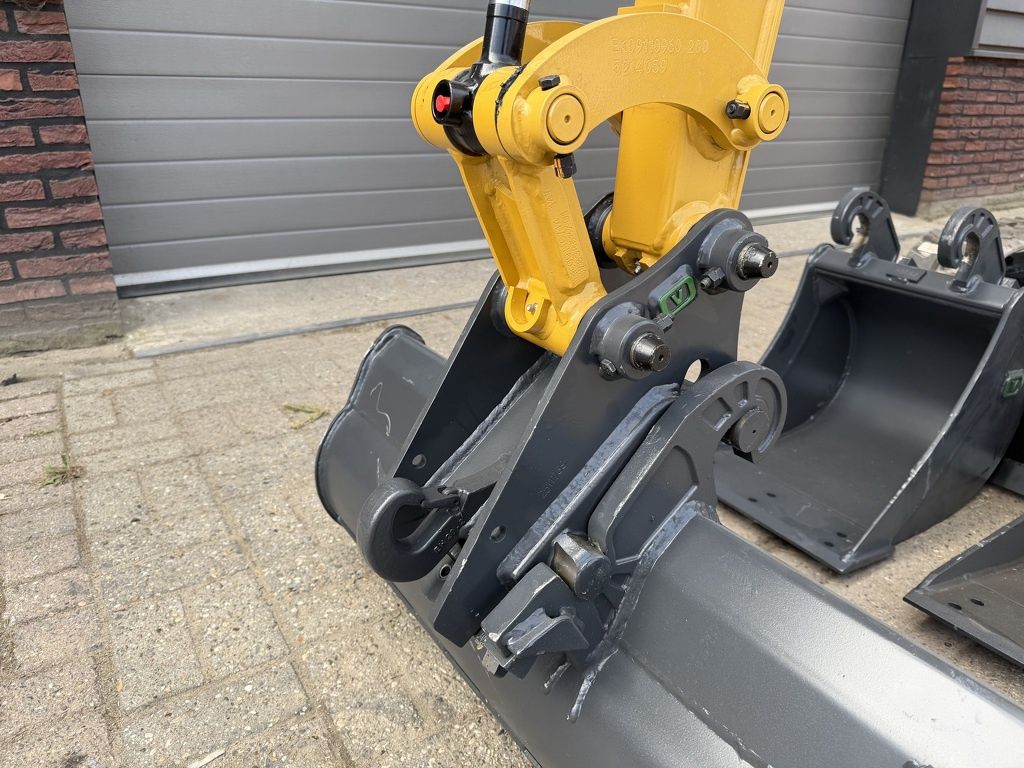 Caterpillar 301.6 minigraver 1925 kg NIEUW sloop / sorteer functie €480 LEASE