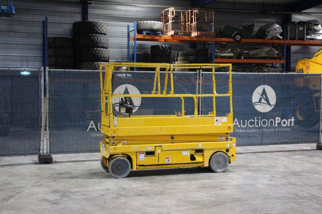 Scherenarbeitsbühne Haulotte Compact 8 Electric 8,20 m 2011