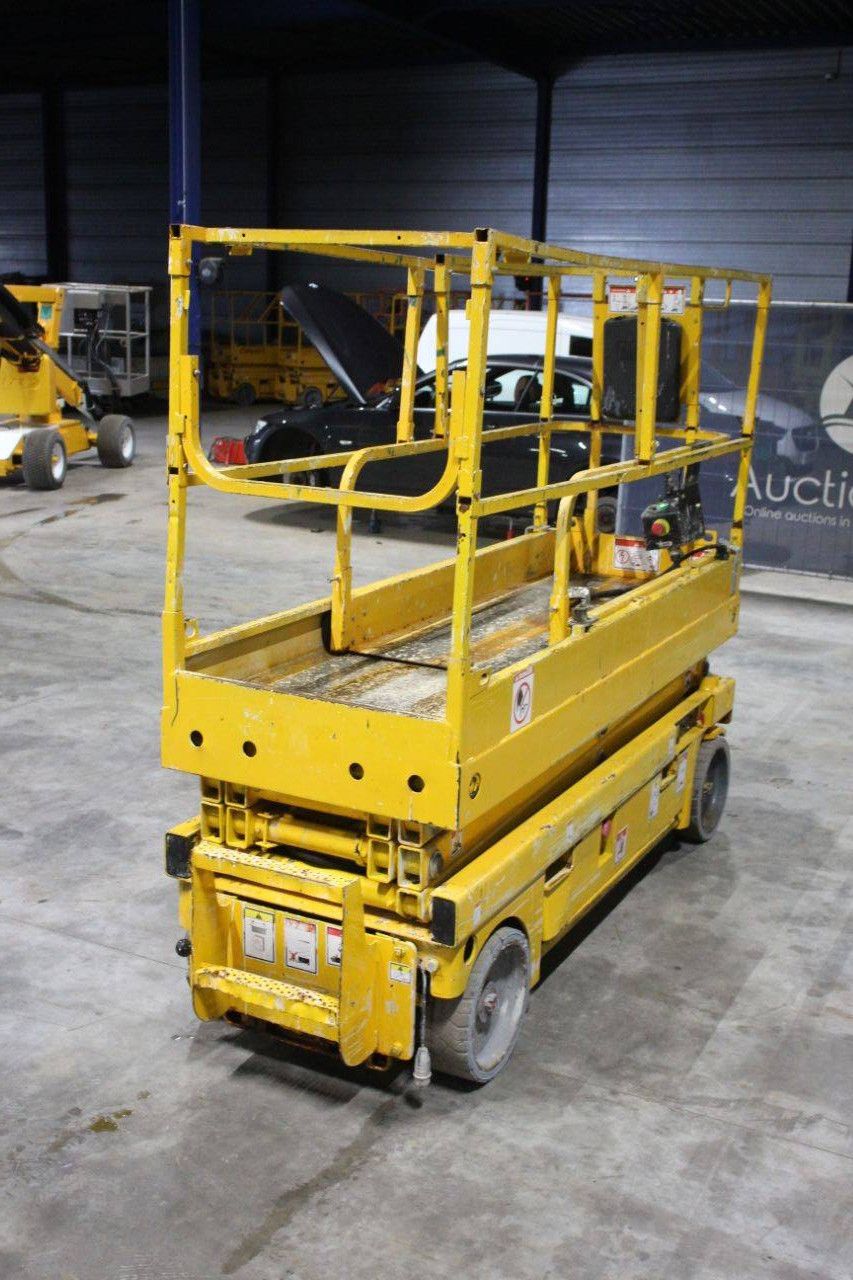 Scherenarbeitsbühne Haulotte Compact 8 Electric 8,20 m 2011