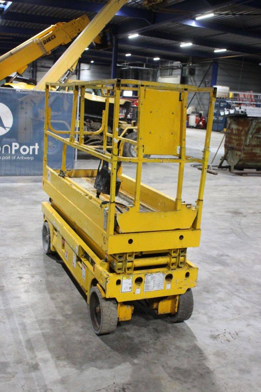 Scherenarbeitsbühne Haulotte Compact 8 Electric 8,20 m 2011