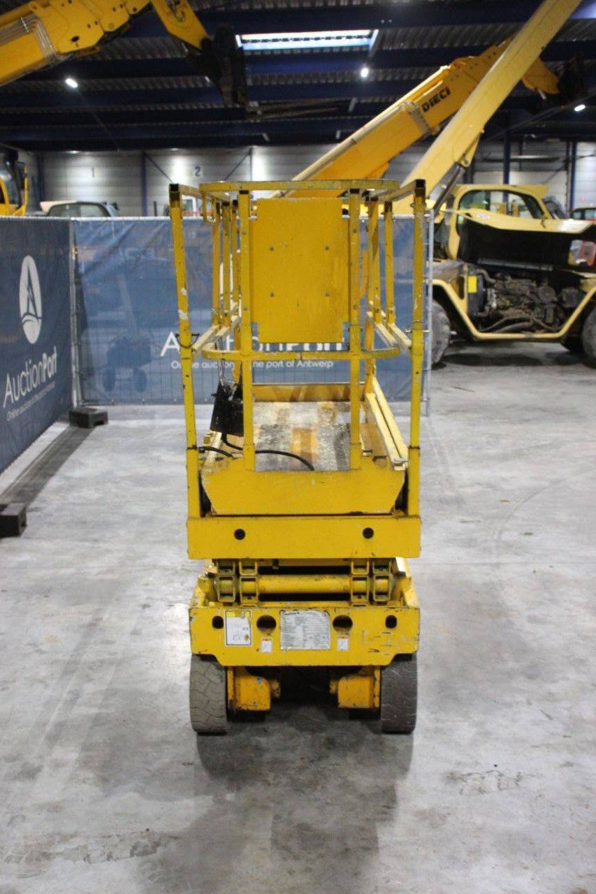 Scherenarbeitsbühne Haulotte Compact 8 Electric 8,20 m 2011