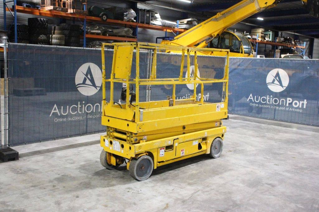 Scherenarbeitsbühne Haulotte Compact 8 Electric 8,20 m 2011