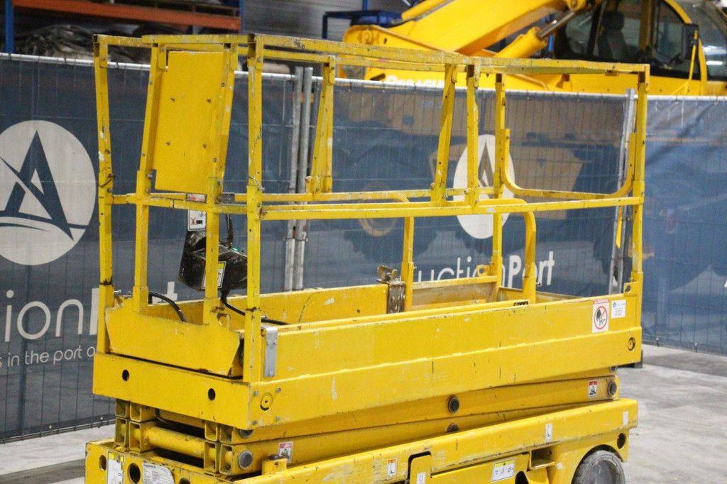 Scherenarbeitsbühne Haulotte Compact 8 Electric 8,20 m 2011