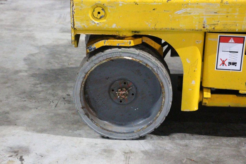 Scherenarbeitsbühne Haulotte Compact 8 Electric 8,20 m 2011