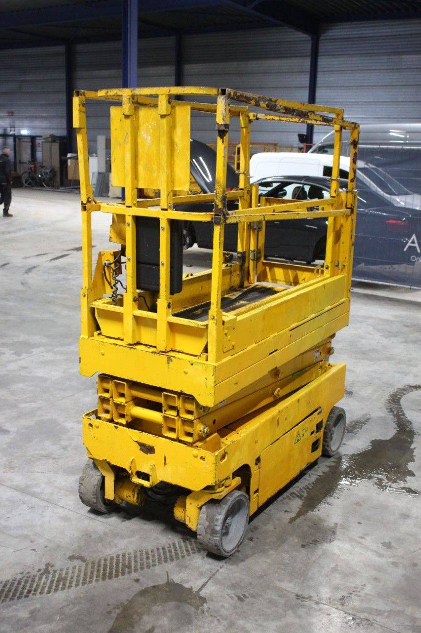 Scissor lift Genie GS-1532 Electric 6.57m 2012