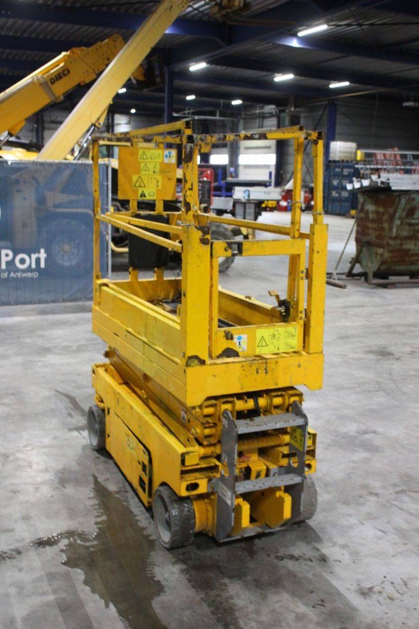 Scissor lift Genie GS-1532 Electric 6.57m 2012